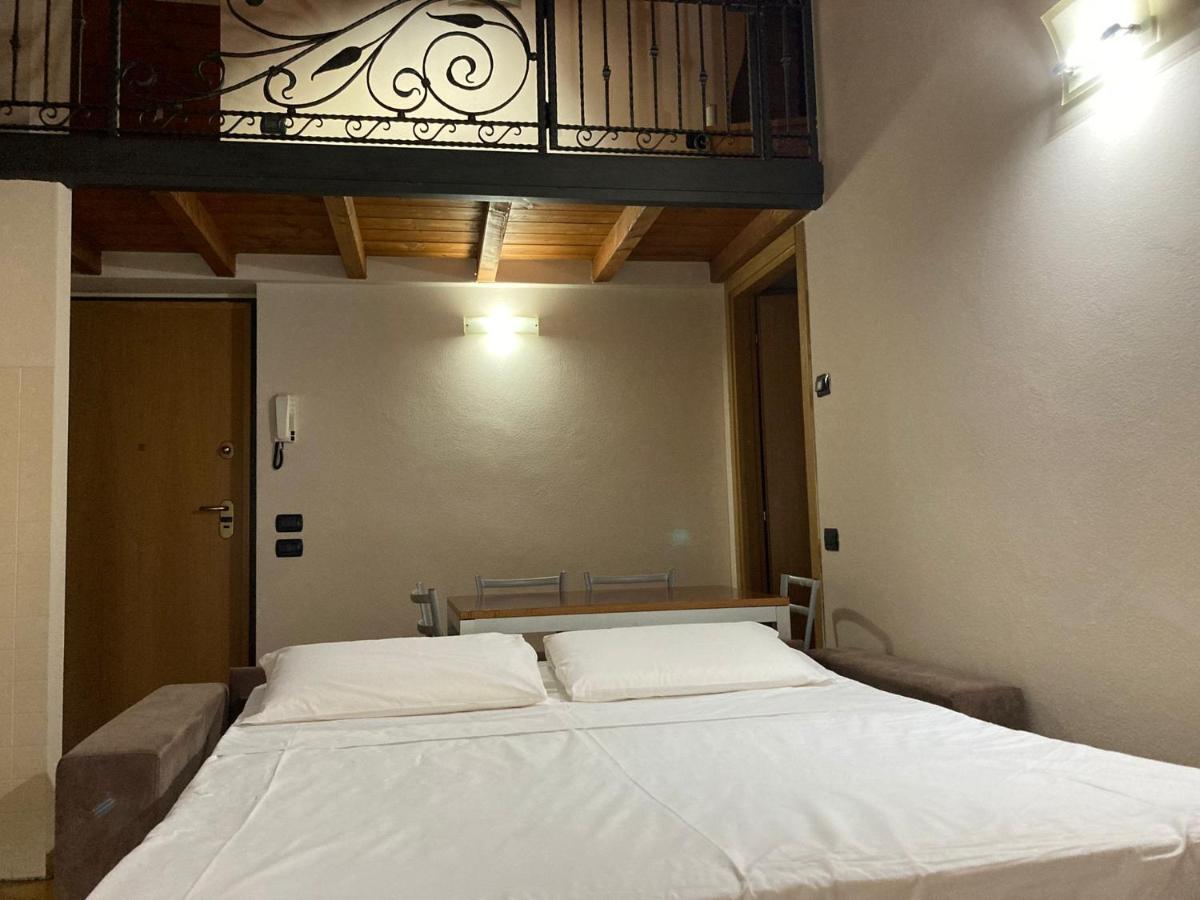 Downtown Room Bergamo Bagian luar foto